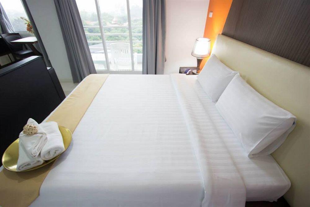 Prime Time Hotel Chonburi Zewnętrze zdjęcie